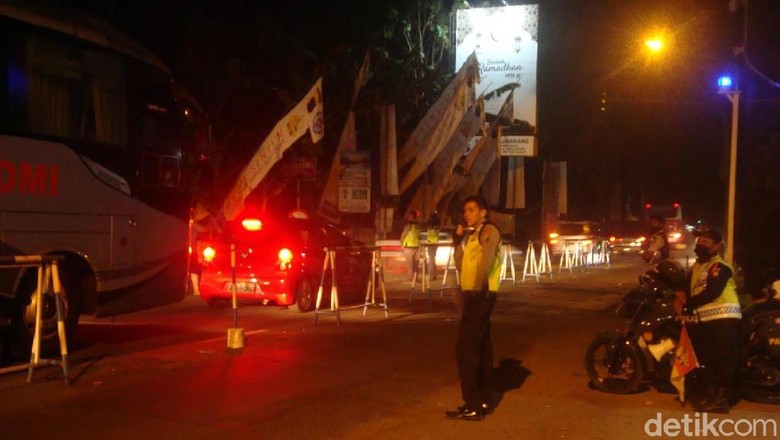 Urai Kemacetan di Banyumas, Polisi Berlakukan Contraflow Urai Kemacetan di Banyumas, Polisi Berlakukan Contraflow