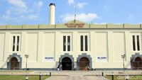 Didirikan pada tahun 1861 oleh Mangkunegara IV, Pabrik Gula (PG) Colomadu yang terbesar di Asia saat itu menjadi bukti akan kedigdayaan Indonesia sebagai produsen gula (Randy/detikTravel)