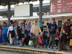 Diterjang Angin-Hujan Deras, Atap Stasiun Serpong Rusak