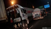 Begini penampakan kemacetan di pintu Tol JORR Pekayon arah Cikampek, Rabu (20/6/2018).