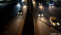 Kendaraan dari Jakarta arah Cikampek terpaksa dialihkan ke jalur arteri Kalimalang.