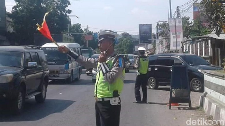 Puncak Arus Balik di Rembang Bersamaan Festival Larung Sesaji Puncak Arus Balik di Rembang Bersamaan Festival Larung Sesaji