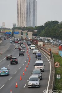 Contraflow Di Tol Cikampek Diberlakukan