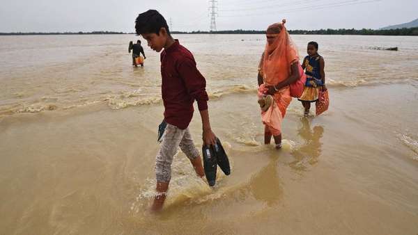 Banjir di India-Bangladesh Tewaskan Puluhan Orang Banjir di India-Bangladesh Tewaskan Puluhan Orang