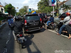 Pemudik Tujuan Pulau Dewata Mulai Padati Jalur Pantura Probolinggo