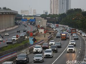 Pagi Ini Jasa Marga Berlakukan Contraflow di KM 29-61 Tol Cikampek