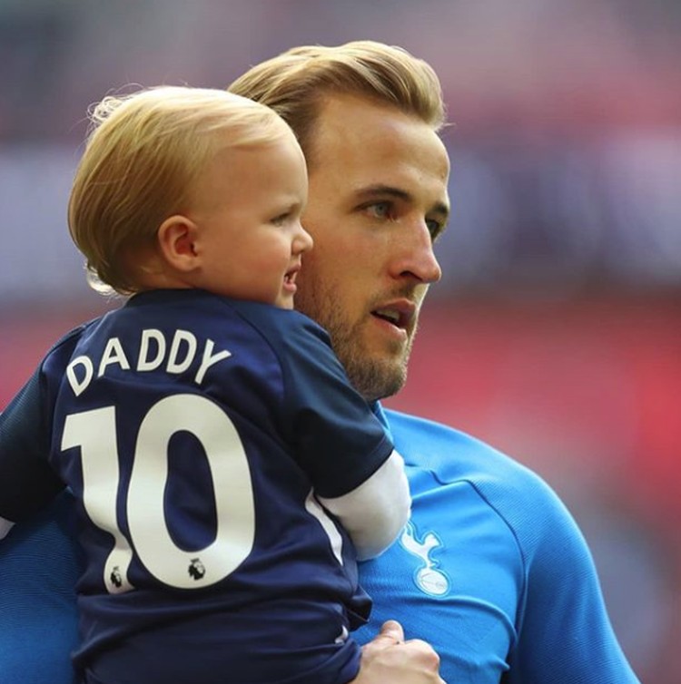 So Sweet! Potret Kapten Inggris Harry Kane Bersama Putri 