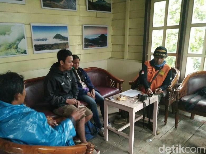 Sempat Hilang, Dua Wisatawan Hilang di Ijen Ditemukan Selamat Sempat Hilang, Dua Wisatawan Hilang di Ijen Ditemukan Selamat