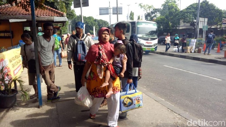 Sudah 86 Ribu Pemudik Kembali Lewat Terminal Kampung Rambutan Sudah 86 Ribu Pemudik Kembali Lewat Terminal Kampung Rambutan