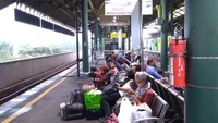 Menurut seorang warga bernama Reza, tujuan keberangkatan kebanyakan ke arah Bandung (Foto: Reza Febrian/pembaca)