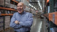 CEO Costco Craig Jelinek. Kata para pegawainya, pemimpin Costco selalu mendengarkan dan membantu jika diperlukan. Istimewa/Money Inc.
