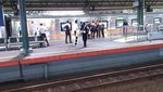 Potret Pemudik Masih Padati Stasiun Gambir di Musim Arus Balik
