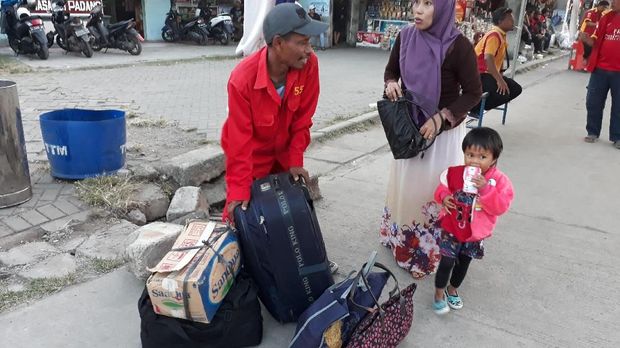 Mudik di Pelabuhan Merak Lancar, Pendapatan Porter Berkurang