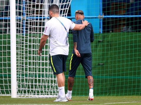 Mengintip Latihan Timnas Brasil, Neymar Tertatih-tatih