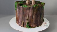 Kali ini ia membuat kue ulang tahun bertema Groot di film Guardian of The Galaxy. Kuenya pun sengaja dibuat bertema batang pohon lengkap dengan lumut hijau yang menempel di beberapa sisi.Foto: Instagram cakes_mariamgevorgyan