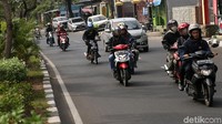 Arus balik di jalan tersebut terpantau lancar.