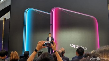Tak mengikuti desain notch seperti kebanyakan ponsel saat ini, Oppo punya cara lain yakni dengan menyembunyikan kamera di dalam bodi yang akan muncul ke bagian atas ketika akan digunakan. Waktu kemunculan pun cepat, hanya 0,5 detik. Ketika tidak digunakan, membuat ponsel ini terlihat tanpa kamera. (Foto: detikINET/Adi Fida Rahman)