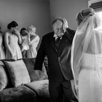 Potret haru seorang ayah melihat putrinya yang membuat satu ruangan berkaca-kaca. Foto: Dok. Joe Dantone