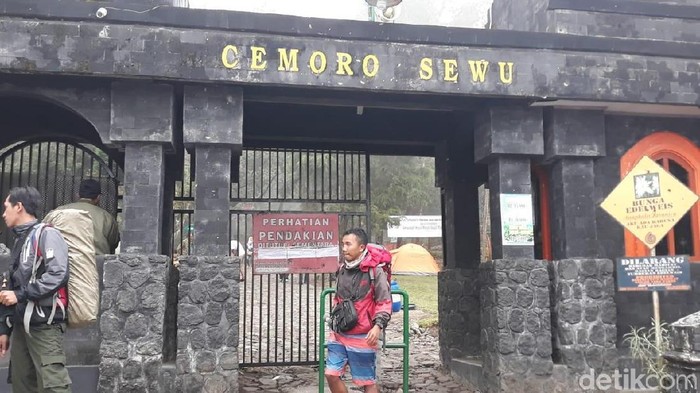pendaki via cemoro sewu mulai turun