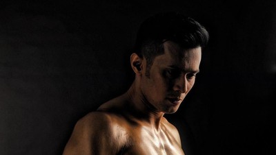 Mau Tubuh Sekeren Aktor Drama Kolosal Afdhal Yusman? Ini Latihannya