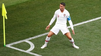 Sudah empat gol dibukukan Cristiano Ronaldo, tetapi itu belum mengangkatnya sebagai orang yang utama dibicarakan warganet. Foto: Reuters