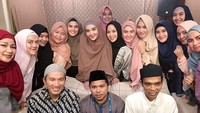 Tidak hanya itu Ryana Dea juga memperdalam ilmu agama bersama teman-teman artis lainya termasuk Zaskia Sungkar dan Chacha Frederica. Foto: Dok. Instagram/ryana_dea