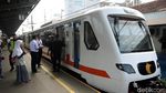 Libur Lebaran Terakhir, Warga Bekasi Jajal Kereta Bandara Soetta