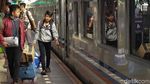Suasana Terkini Arus Balik di Stasiun Senen