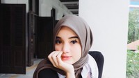 Setelah berhijab, Diandra pun sempat berwisata ke Semarang. Di sana ia mampir ke Lawang Sewu yang ikonik (@diandramarsha/Instagram)