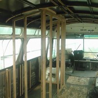 Bagian tersulit dari usahanya membuat rumah berjalan ini adalah mencari tukang yang tepat, yang bisa mewujudkan desain rumah sesuai keinginannya. Foto: Dok. Bored Panda