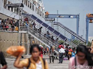 Keceriaan Pemudik Gratis Balik Jakarta Disambut Menhub di Tj Priok