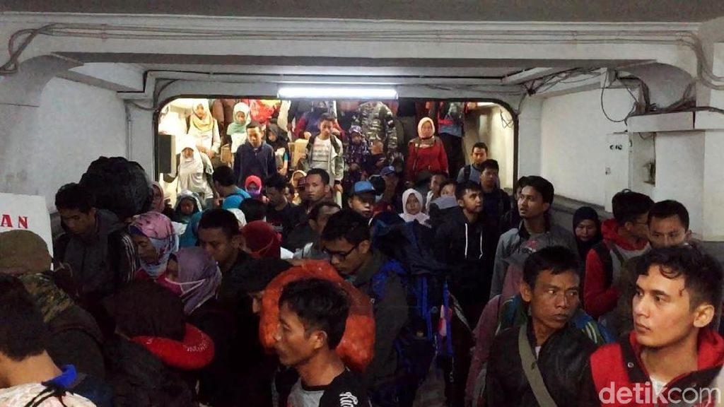 PT KAI Prediksi Puncak Arus Balik Terjadi Pada 19-20 Juni PT KAI Prediksi Puncak Arus Balik Terjadi Pada 19-20 Juni