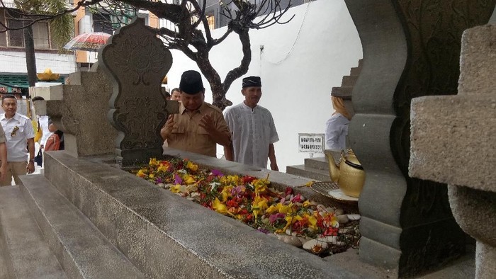 Prabowo Subianto ziarah Makam Pangeran Diponegoro