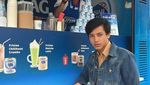 Mengintip Pose Keren Jefri Nichol Ketika Sedang Menikmati Makanan