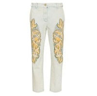 Desainer Gucci Alessandro Michele menciptakan jeans putih ini dengan hiasan metal, kuningan dan kristal. Sepasang jeans dengan ornamentasi berkarya seni tinggi, yang dihargai Rp 34 jutaan. Foto: Dok. Preview