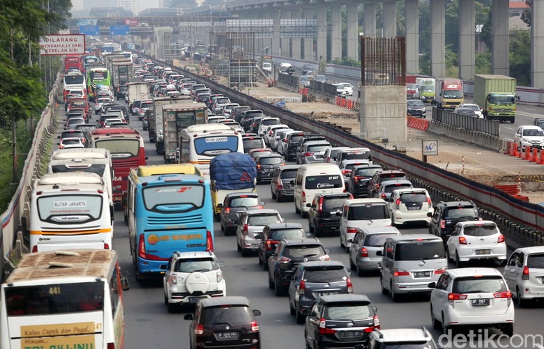 Ada Perbaikan Jalan Tol Cikampek Arah Jakarta Macet 10 Km