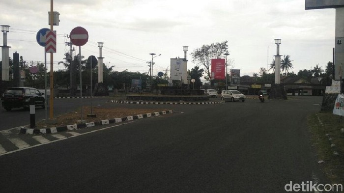 Jalan Parangtritis Gabusan Bantul mulai ramai lancar saat arus balik lebaran, Rabu (20/6/2018)