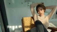 Kalau menurut kalian gimana nih posenya Jessica Iskandar?  Foto: Dok. Instagram/inijedar