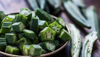 Okra yang kaya akan serat, potassium dan vitamin C ini ternyata buah. Kandungan nutrisi yang baik menjadikan okra sering dijadikan infused water. Foto: Istock