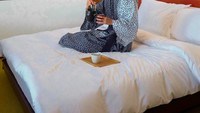 Pekerjaannya sebagai model membuat Gani sering ke luar negeri. Di Jepang, ia menikmati teh hangat saat sarapan di atas tempat tidur. Pakai kimono lagi, hihihi… Foto: Instagram ganegani