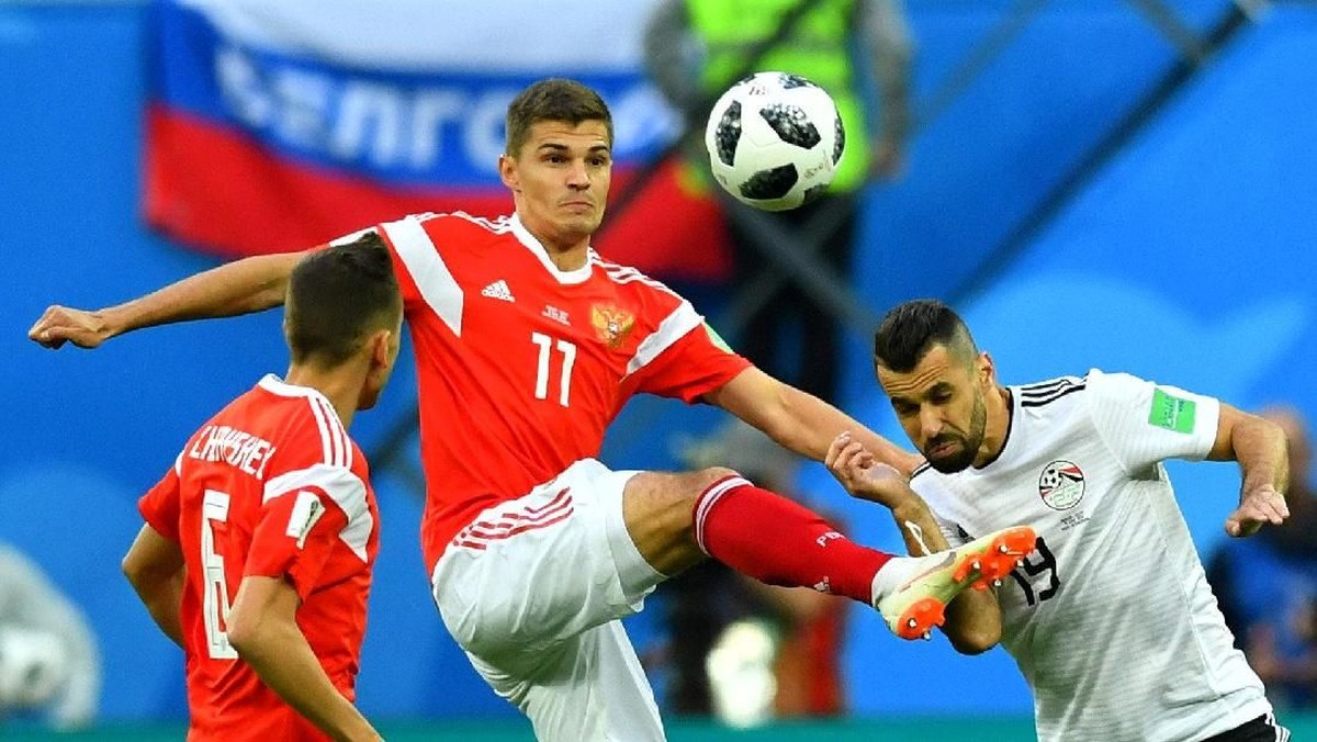 Timnas Rusia dan Mesir untuk sementara masih berimbang 0-0 di babak pertama dalam laga kedua Grup A Piala Dunia 2018. (Foto: Dylan Martinez/Reuters)
