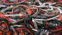 Mengutip Reuters, di Shanghai bahkan ada wilayah yang dijuluki  tempat pembuangan bangkai sepeda dari bike sharing. Sepeda-sepeda ini sudah diremukkan untuk menghemat ruang dan tempat. REUTERS/Aly Song.