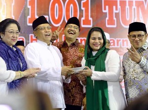 Di Haul Bung Karno, Gus Ipul Berbatik Merah Puti Berkerudung Hijau