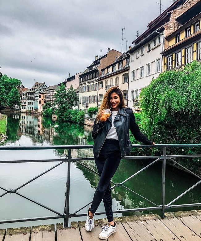  Ia kemudian mengunggah kekesalannya di akun Instagram dengan mem-posting video pelecehan yang dialami dirinya. Kami tak pantas mendapatkan perlakuan ini. Kami sama-sama profesional dan patut dihargai. Saya juga menyukai sepakbola, tapi kita harus tahu batas antara kasih sayang dan pelecehan, tulisnya. Foto: Instagram @juliethgonzaleztheran