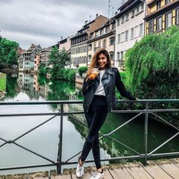  Ia kemudian mengunggah kekesalannya di akun Instagram dengan mem-posting video pelecehan yang dialami dirinya. Kami tak pantas mendapatkan perlakuan ini. Kami sama-sama profesional dan patut dihargai. Saya juga menyukai sepakbola, tapi kita harus tahu batas antara kasih sayang dan pelecehan, tulisnya. Foto: Instagram @juliethgonzaleztheran