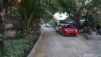 Mbah Sakijah dari dulu memang sudah memiliki warung kopi di rumahnya. Kopi santen itu dicoba sendiri terus ditawarkan ke tetangganya. Pemudik padati warung (Masaul/detikTravel)