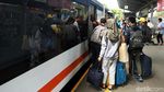 Libur Lebaran Terakhir, Warga Bekasi Jajal Kereta Bandara Soetta