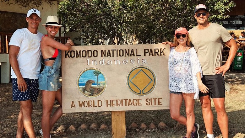 Marcos Llorente bersama sang kekasih (sebelah kiri) di Pulau Komodo (Instagram/paddy.8) Marcos Llorente bersama sang kekasih (sebelah kiri) di Pulau Komodo (Instagram/paddy.8)