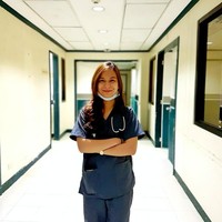 Tak sedikit netizen terutama pria bercanda bahwa mereka berharap bisa sakit, sehingga dapat bertemu dan mengunjungi Maria di kliniknya. Foto: Facebook