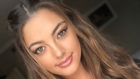 Gimana guys, sudah jatuh hati sama Demi-Leigh Nel-Peters? Foto: Dok. Instagram/demileighnp